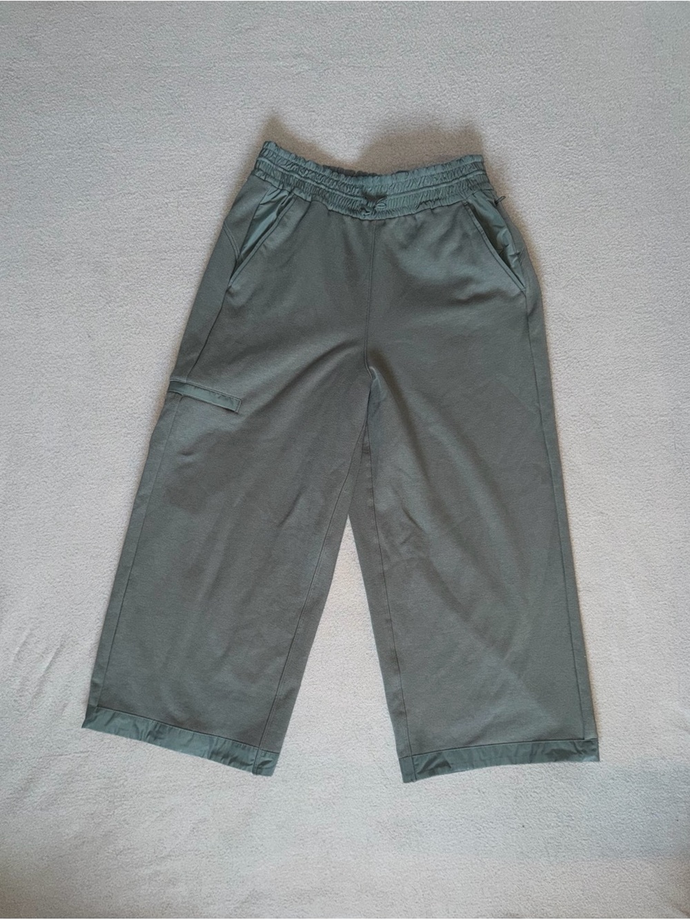 Athleta Triumph Hybrid wide-leg crop pants size XS